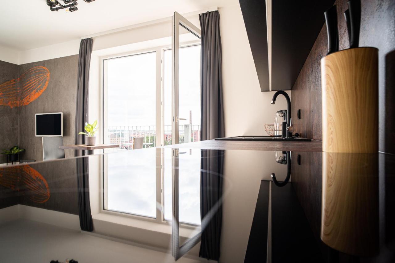 Zeppelin Studio With An Industrial View - Brno Appartamento Esterno foto