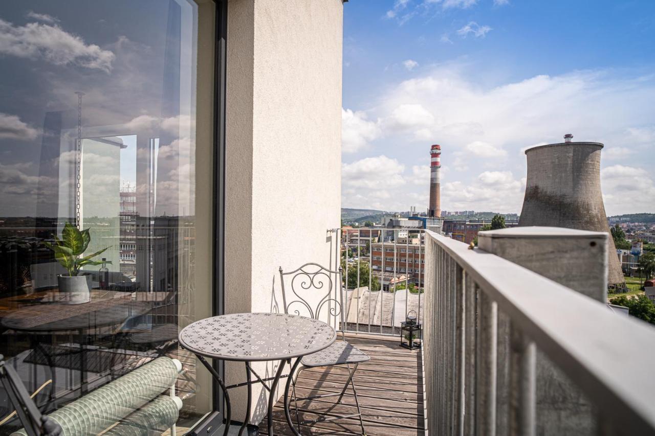 Zeppelin Studio With An Industrial View - Brno Appartamento Esterno foto