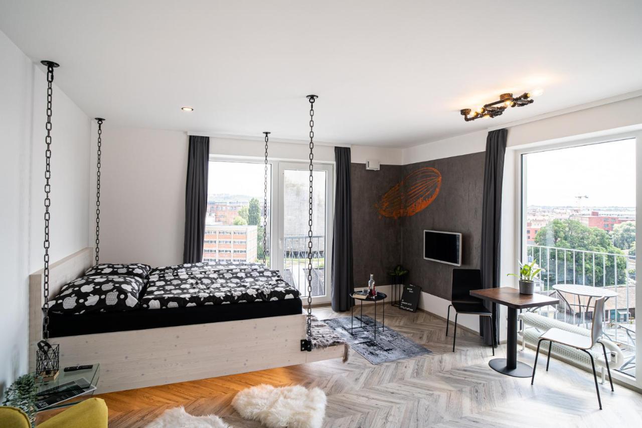 Zeppelin Studio With An Industrial View - Brno Appartamento Esterno foto